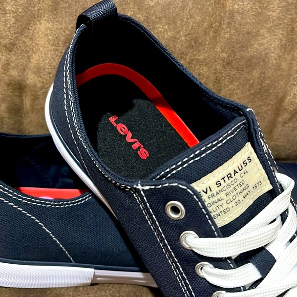 Selling men’s Levi’s shoes that are a size 10.5 - Picture 5 of 5